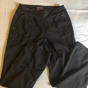 Black scrub pants! 👩🏼‍⚕️